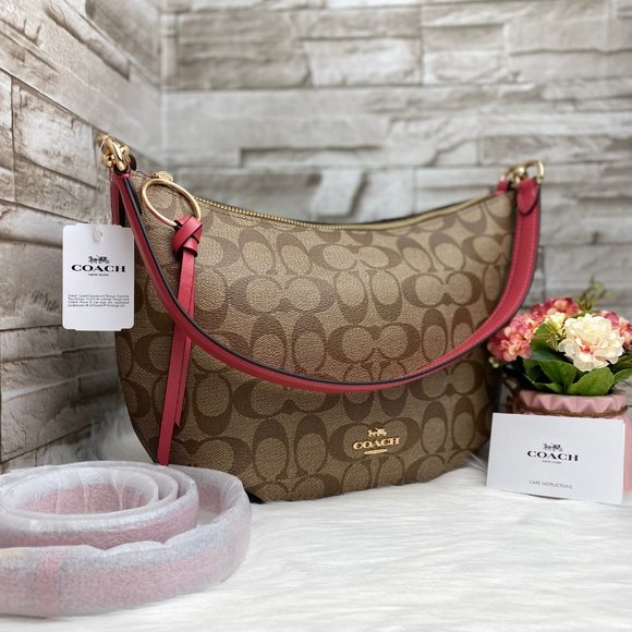 Coach Handbags - 👜‼️SALE‼️🌺SMALL SKYLAR HOBO 10 3/4"